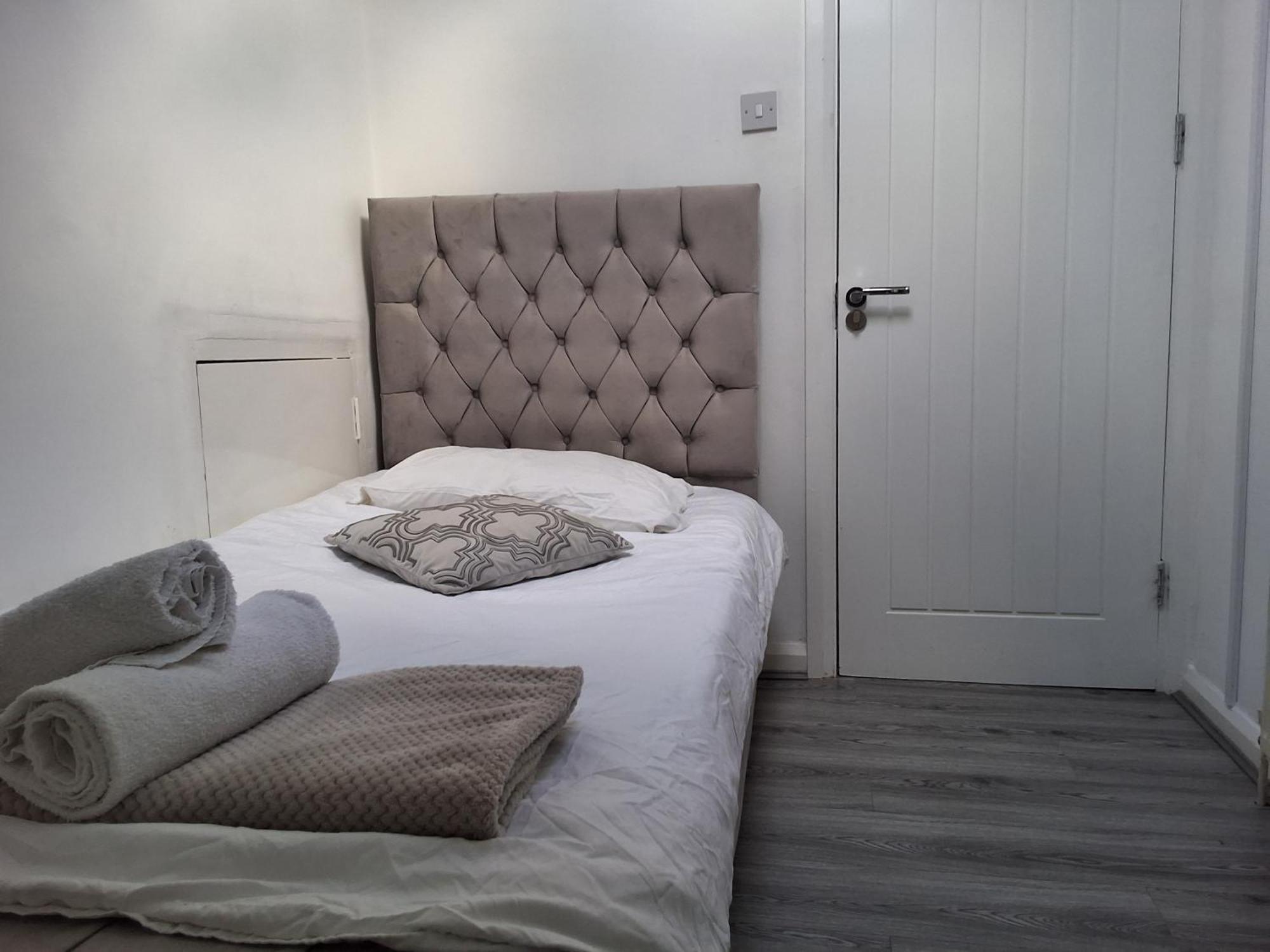 Zak Air 9 People's Guest house