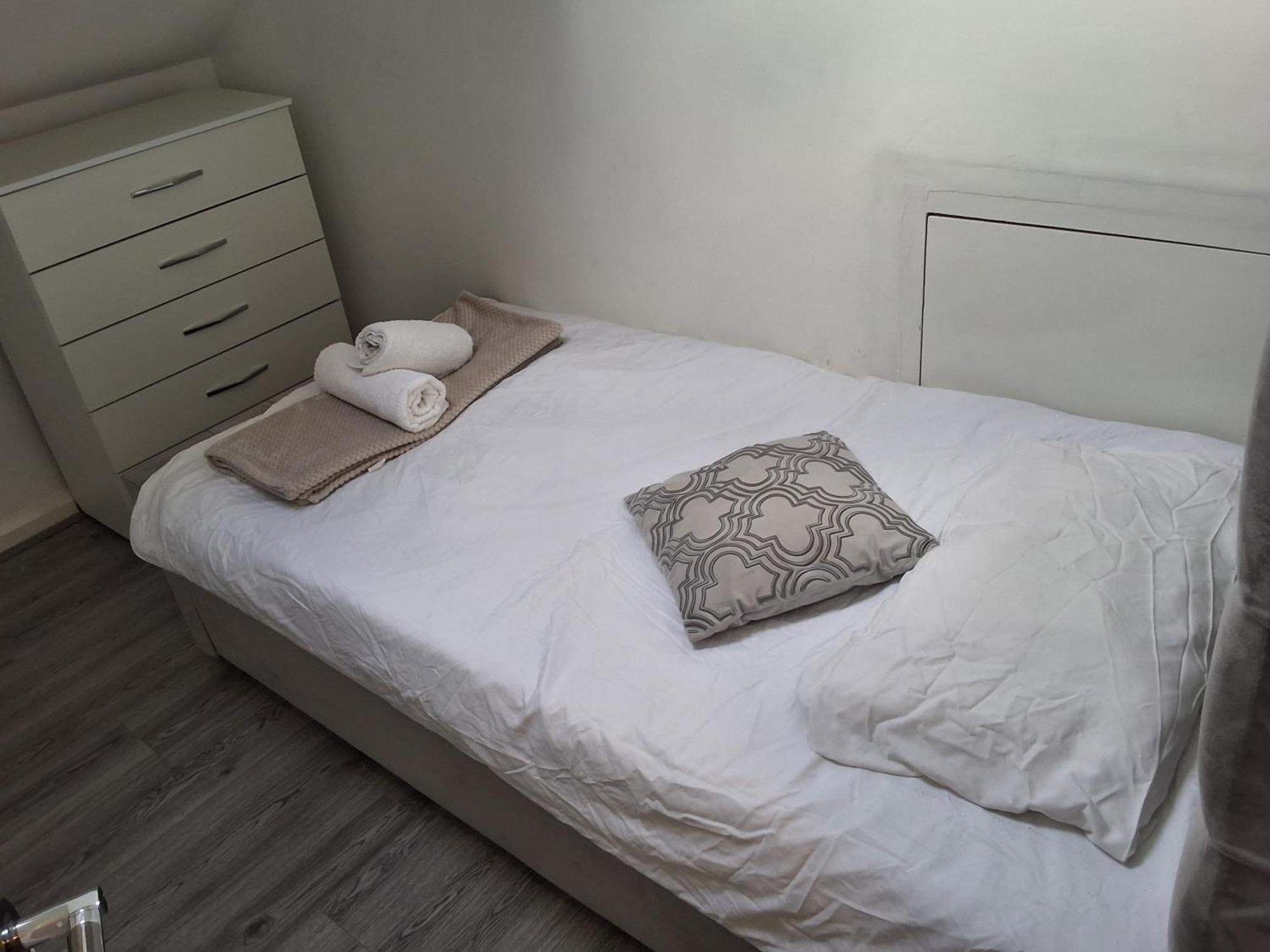 Zak Air 9 People's Guest house *