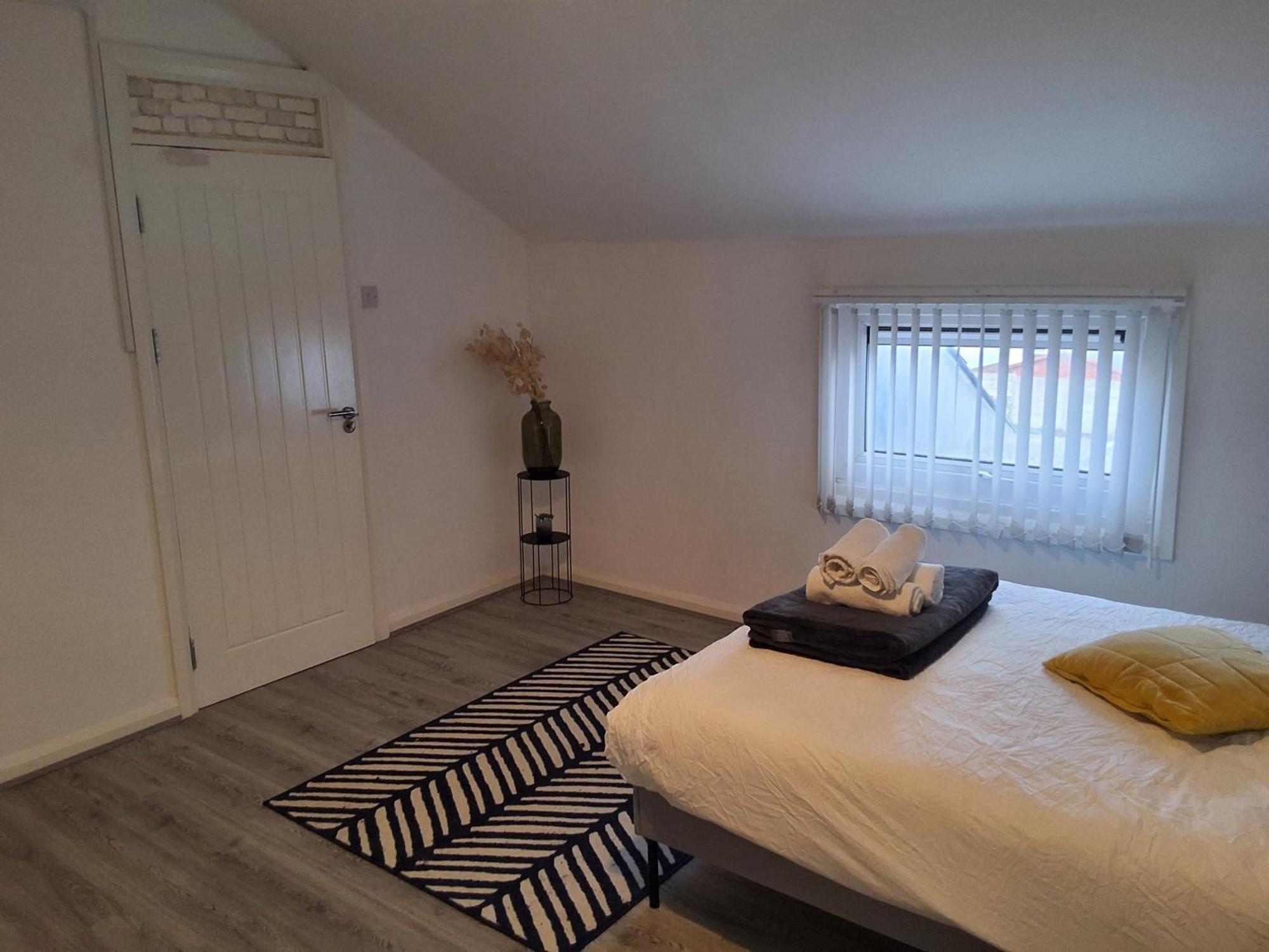 Zak Air 9 People's Guest house