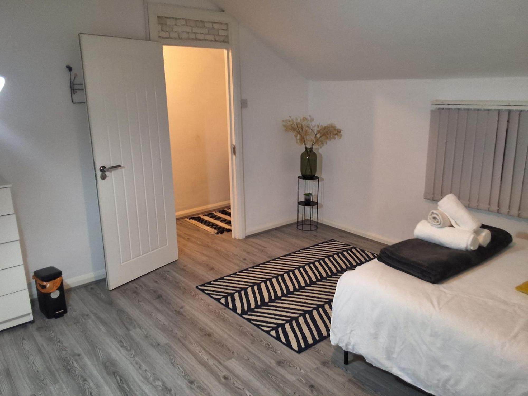 Zak Air 9 People's Guest house